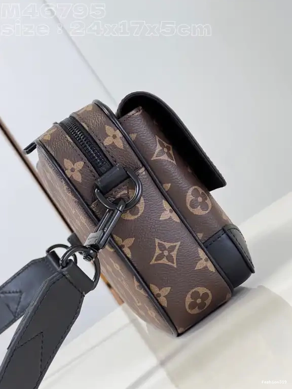 Wallet-23.5*17*6CM LOUIS VUITTON Wearable Steamer 0401